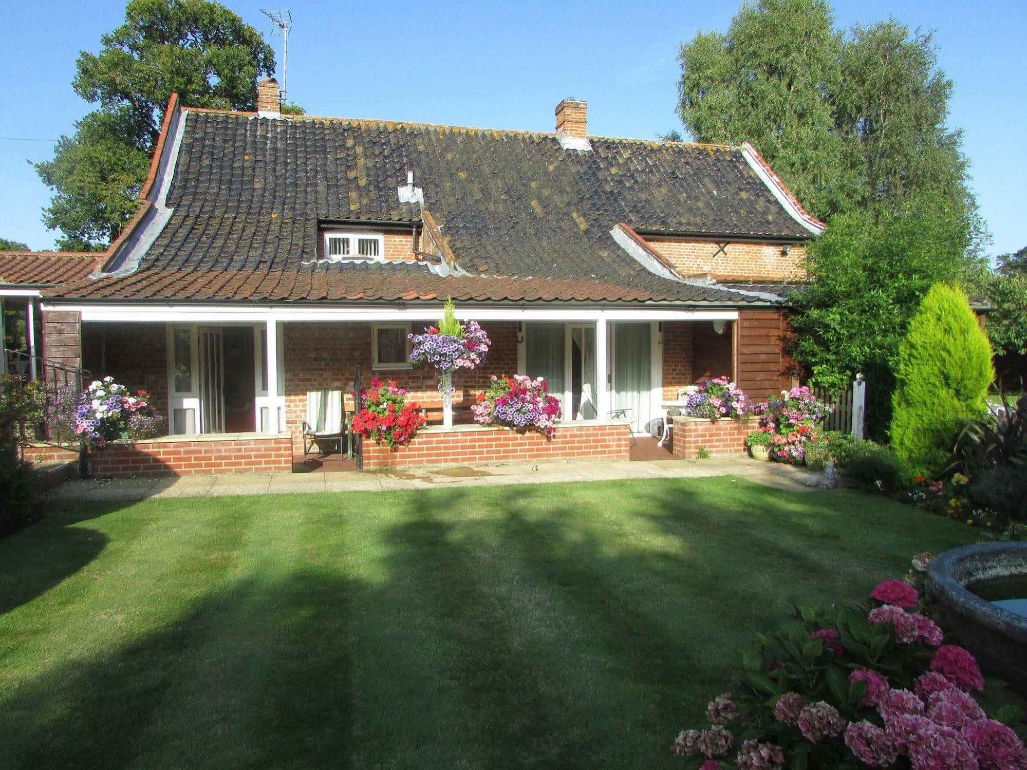 Decoy Barn Fritton Bed & Breakfast Exterior foto
